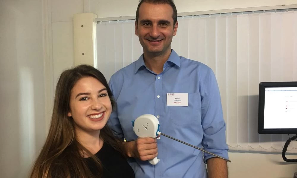 Έλληνας γιατρός στη Σκωτία: «Τυχερός που έκανα το εμβόλιο»